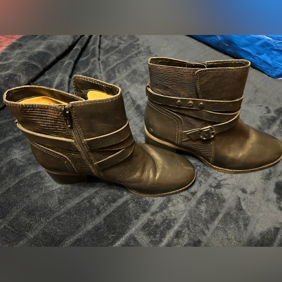 Size 11 wide naturalizer ankle boots - Picture 9 of 9